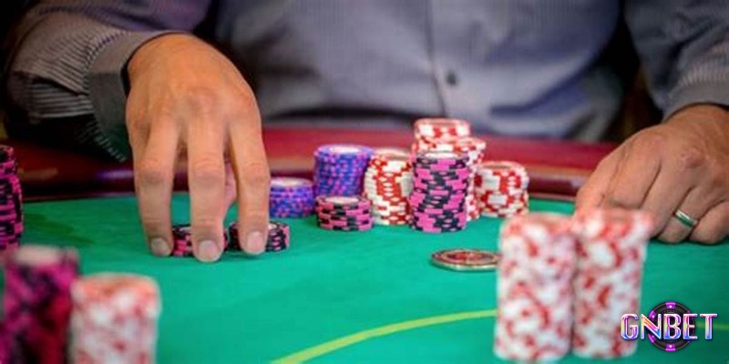 Điều chỉnh kỹ thuật bluff phù hợp với môi trường chơi là rất cần thiết bất kể online hay offline.