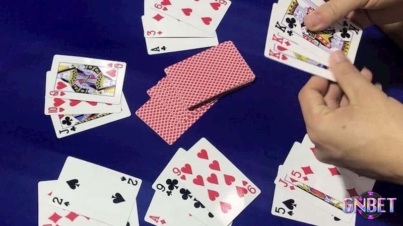 Bài liêng là trò chơi sử dụng giá trị 3 lá bài để cược tố và giành chiến thắng