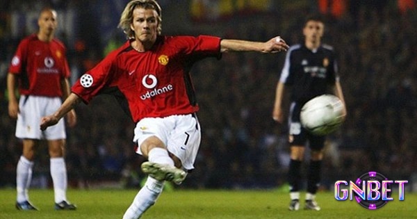 Những cú sút phạt trực tiếp của David Beckham rất nhẹ nhàng nhưng quỹ đạo cực kì khó đoán
