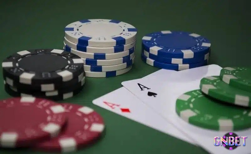 Luật chơi khác nhau là yếu tố cốt lõi giúp người chơi dễ dàng phân biệt xì tố và poker ngay từ đầu.