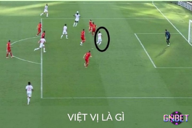Việt vị là tình huống cầu thủ đối phương trong phần vạch kẻ của thủ môn