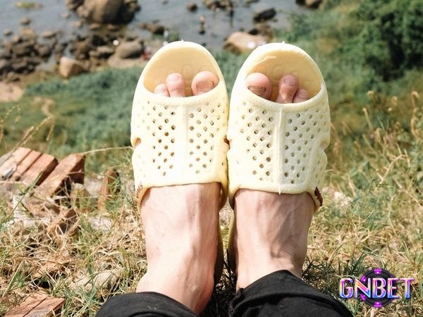 Chiêm bao thấy dép chứa đựng ý nghĩa đặc biệt 