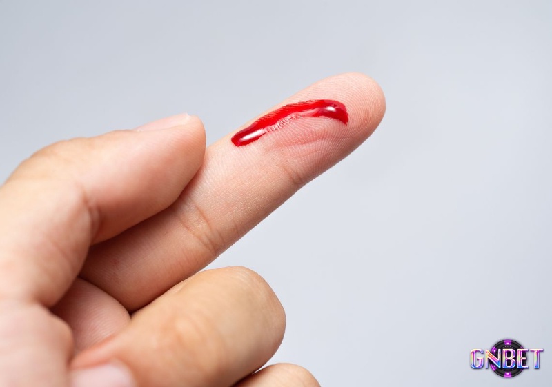 Chiêm bao thấy máu ở tay nhắc bạn hãy học cách buông bỏ
