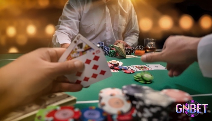 Khi muốn áp dụng chiến lược post-flop hiệu quả nhất thì các cược thủ cần nắm rõ Deep Stack Poker là gì?