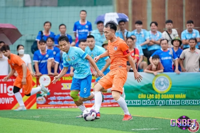 Tiền vệ cánh và tấn công mang đến sự sáng tạo và đột biến cho các pha lên bóng.