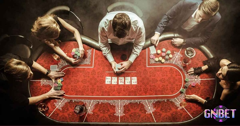 Implied odds trong Poker cho thấy lợi nhuận tiềm năng, dựa vào hành vi và stack của đối thủ