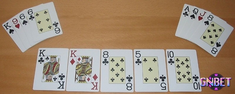Quy tắc 2/4 giúp người chơi Poker tính nhanh xác suất hit mà không cần công cụ phức tạp