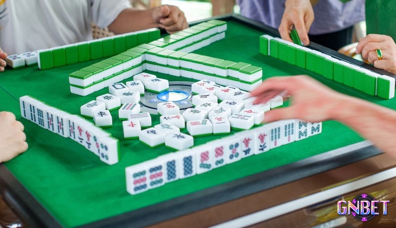 Mục tiêu chính của bạn là sắp xếp các quân bài thành một bộ bài hợp lệ