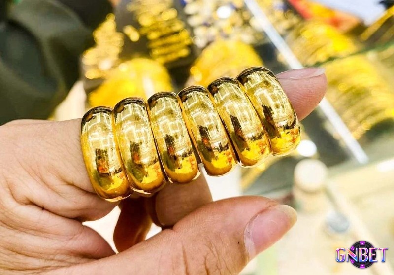 Giấc mơ mua nhẫn vàng báo hiệu kinh doanh phát triển mạnh mẽ và tài lộc khởi sắc