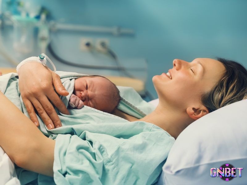 Giải mã chiêm bao thấy sinh em bé cùng điềm báo và các con số may mắn liên quan